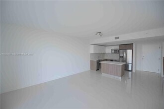 5252 NW 85th Ave in Doral, FL - Building Photo - Building Photo