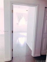 425 NE 30th St-Unit -301 in Miami, FL - Building Photo - Building Photo