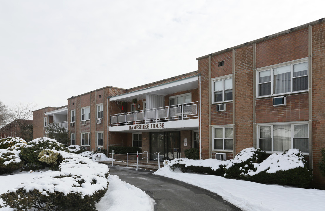 Hampshire House in Cedarhurst, NY - Building Photo