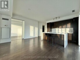 65 St Mary St in Toronto, ON - Building Photo