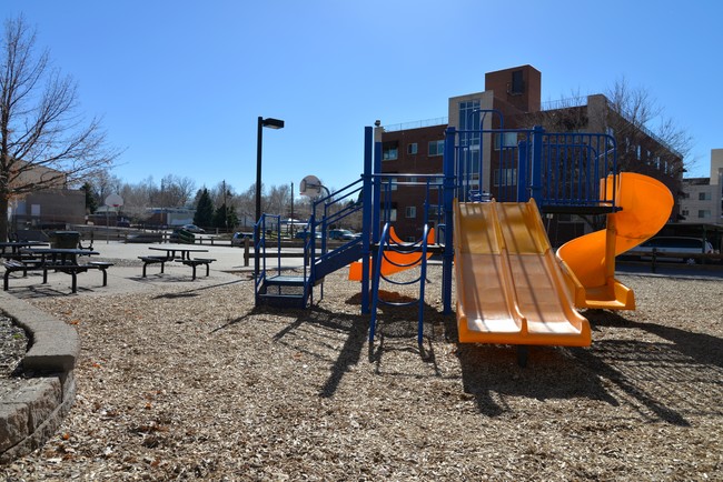 Silver Leaf Apartments in Littleton, CO - Building Photo - Building Photo