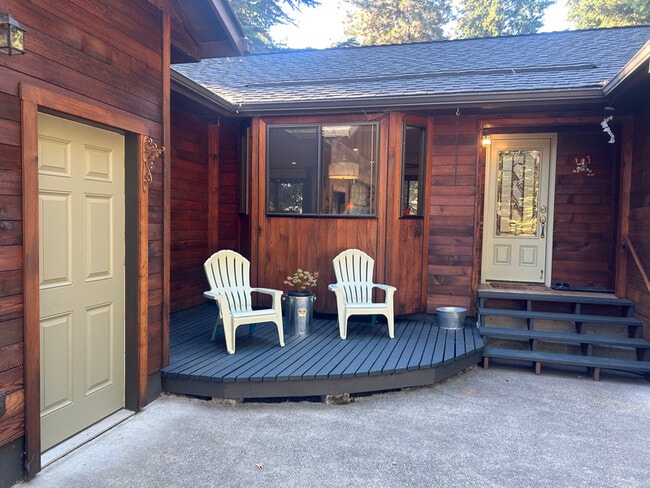 635 Via Casa in White Salmon, WA - Building Photo - Building Photo