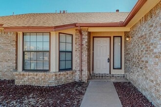 5201 Tamariz Dr NW in Albuquerque, NM - Building Photo - Building Photo