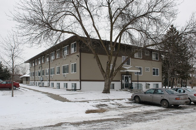 3940 Restwood Rd in Lexington, MN - Building Photo - Building Photo