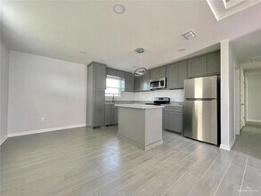 3900 Las Vistas Ln, Unit 2 in Weslaco, TX - Foto de edificio - Building Photo