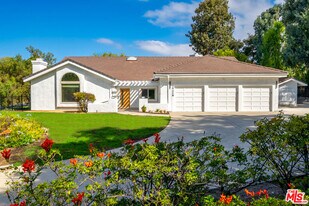 24228 Dry Canyon Cold Creek Rd in Calabasas, CA - Building Photo