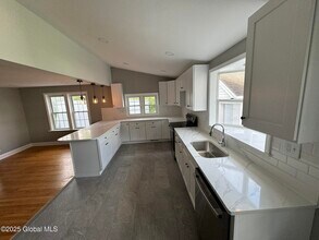 8 Locust Park in Colonie, NY - Building Photo - Building Photo