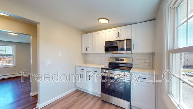 12 Liberty St in Southington, CT - Foto de edificio - Building Photo