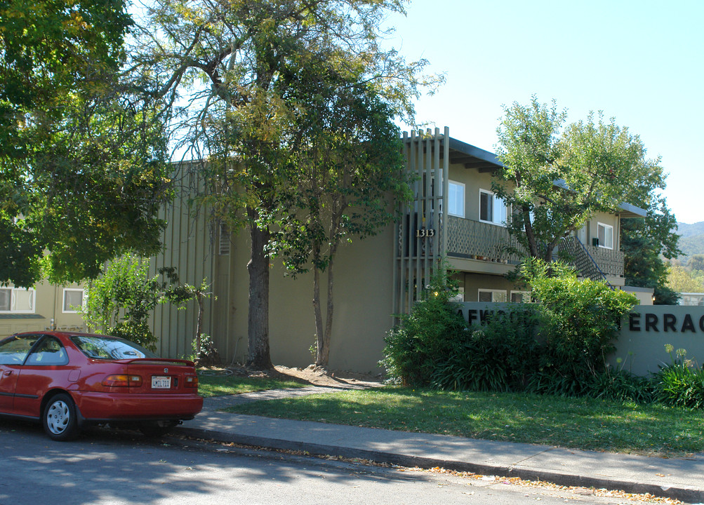 1313 Leafwood Dr in Novato, CA - Foto de edificio