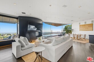 1738 Viewmont Dr in Los Angeles, CA - Building Photo - Building Photo