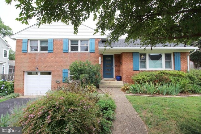 property at 1421 Mayflower Dr