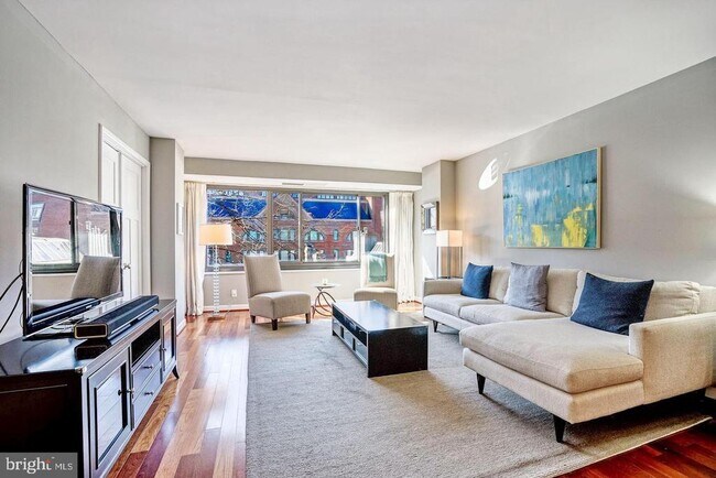 1077 30th St NW in Washington, DC - Building Photo - Building Photo