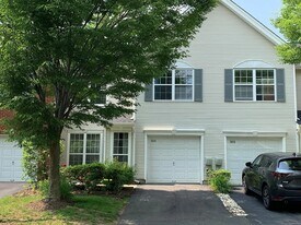 304 Harvest Ln in Monmouth Junction, NJ - Building Photo