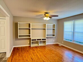 389 Elaine Dr in Clarksville, TN - Building Photo - Building Photo