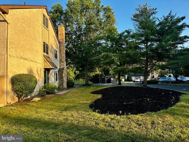 99 Thoreau Dr in Plainsboro, NJ - Building Photo - Building Photo