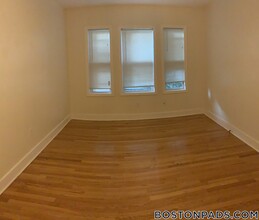 27 Fessenden St in Boston, MA - Foto de edificio - Building Photo