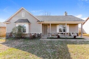 5305 Oak Court Cove N in Memphis, TN - Building Photo