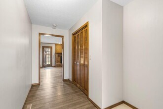 3225 S Kimbrough Ct in Springfield, MO - Building Photo - Building Photo