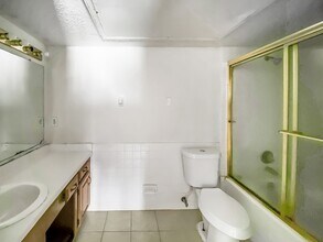 2826 S Bartell Dr in Houston, TX - Building Photo - Building Photo