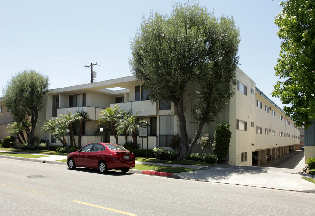 Victor Square in Torrance, CA - Building Photo