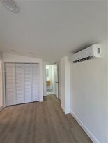 1348 NE 182nd St in North Miami Beach, FL - Building Photo