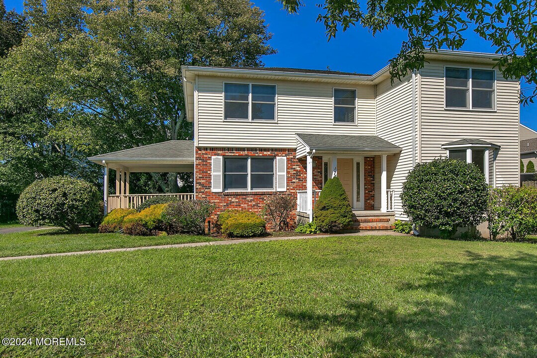 74 S Ward Ave in Rumson, NJ - Building Photo