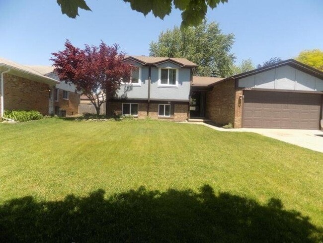 property at 2127 Hopkins Dr