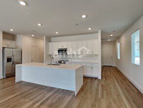 8104 Winterfell Peak Ave in Las Vegas, NV - Building Photo - Building Photo
