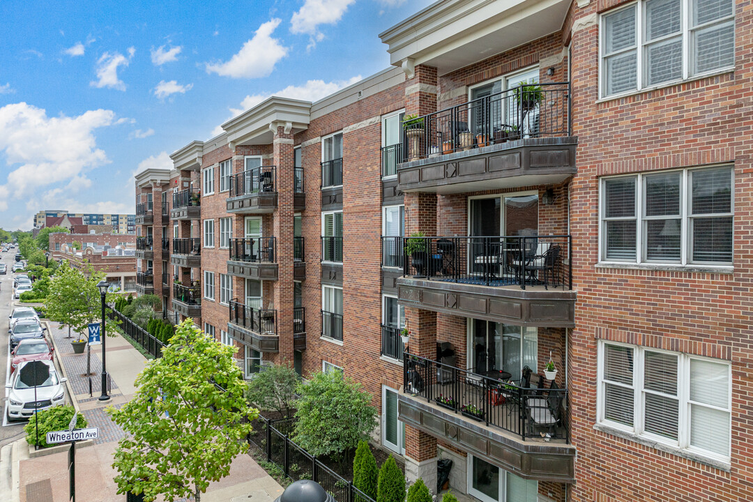 Wheaton Place in Wheaton, IL - Building Photo