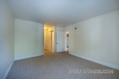 12 Westgate Dr in Woburn, MA - Building Photo