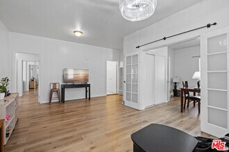 2963 San Marino St in Los Angeles, CA - Building Photo - Building Photo