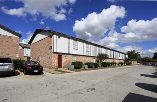 Quail Meadows Apartments in Houston, TX - Building Photo