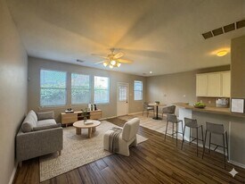 5711 Vinemont Ln in Houston, TX - Building Photo
