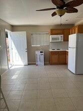 1596 Greenfield Dr in El Cajon, CA - Foto de edificio - Building Photo