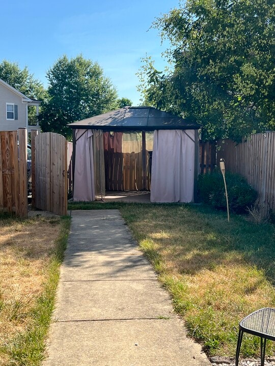 4004 Cole Blvd SE, Unit B in Washington, DC - Building Photo