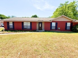 164 Camellia Ct in Millbrook, AL - Building Photo