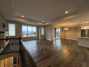 2580 Crown Crest Dr in West Kelowna, BC - Building Photo - Building Photo