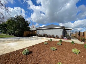 953 W 18th St, Unit 953 in Merced, CA - Building Photo
