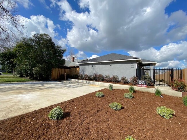 953 W 18th St, Unit 953