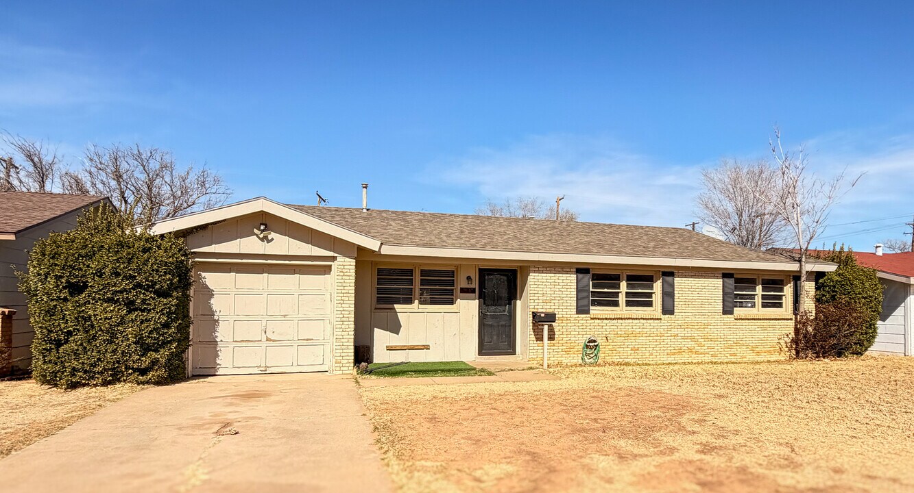 5204 40th St in Lubbock, TX - Foto de edificio