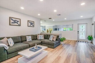 834 SW 14th Ct in Fort Lauderdale, FL - Building Photo - Building Photo