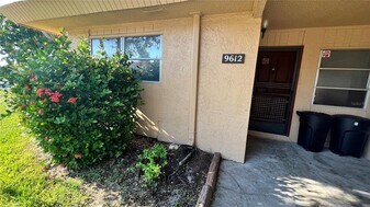 9612 Valencia Cove in Bradenton, FL - Building Photo