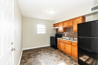 8318-8320 Wabash Ave in Berkeley, MO - Building Photo - Building Photo