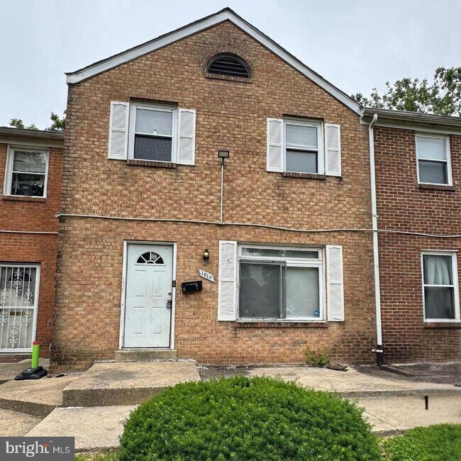 property at 1919 Addison Rd S