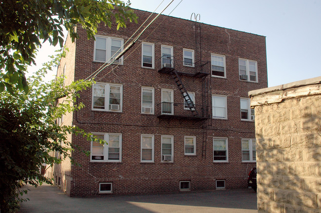 18-20 E Price St in Linden, NJ - Building Photo - Building Photo