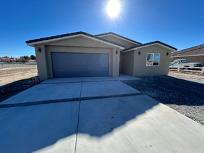 1541 Laguna St in Pahrump, NV - Building Photo - Building Photo