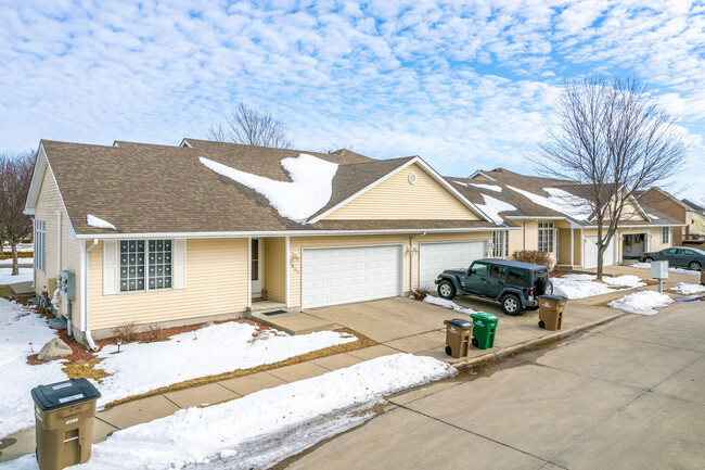 922 Robin Cir in Altoona, IA - Building Photo - Building Photo