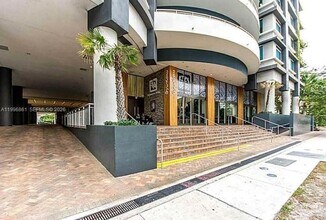 60 SW 13th St, Unit 1611 in Miami, FL - Foto de edificio - Building Photo