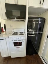 17432 Covello St, Unit 17432 in Van Nuys, CA - Building Photo - Building Photo