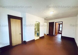 820 W 2nd St in Waterloo, IA - Building Photo - Building Photo